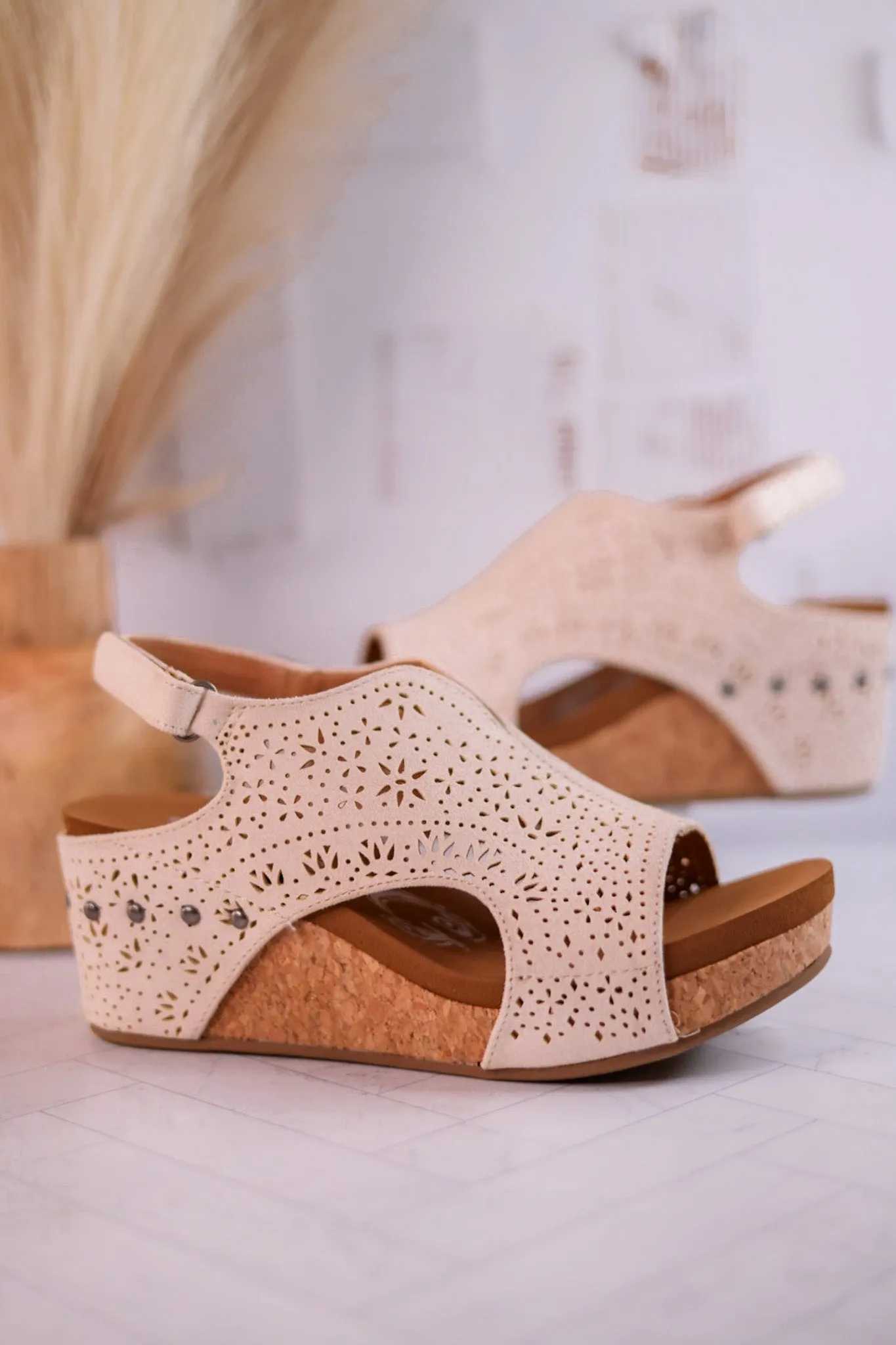Cream Free Fly Wedges