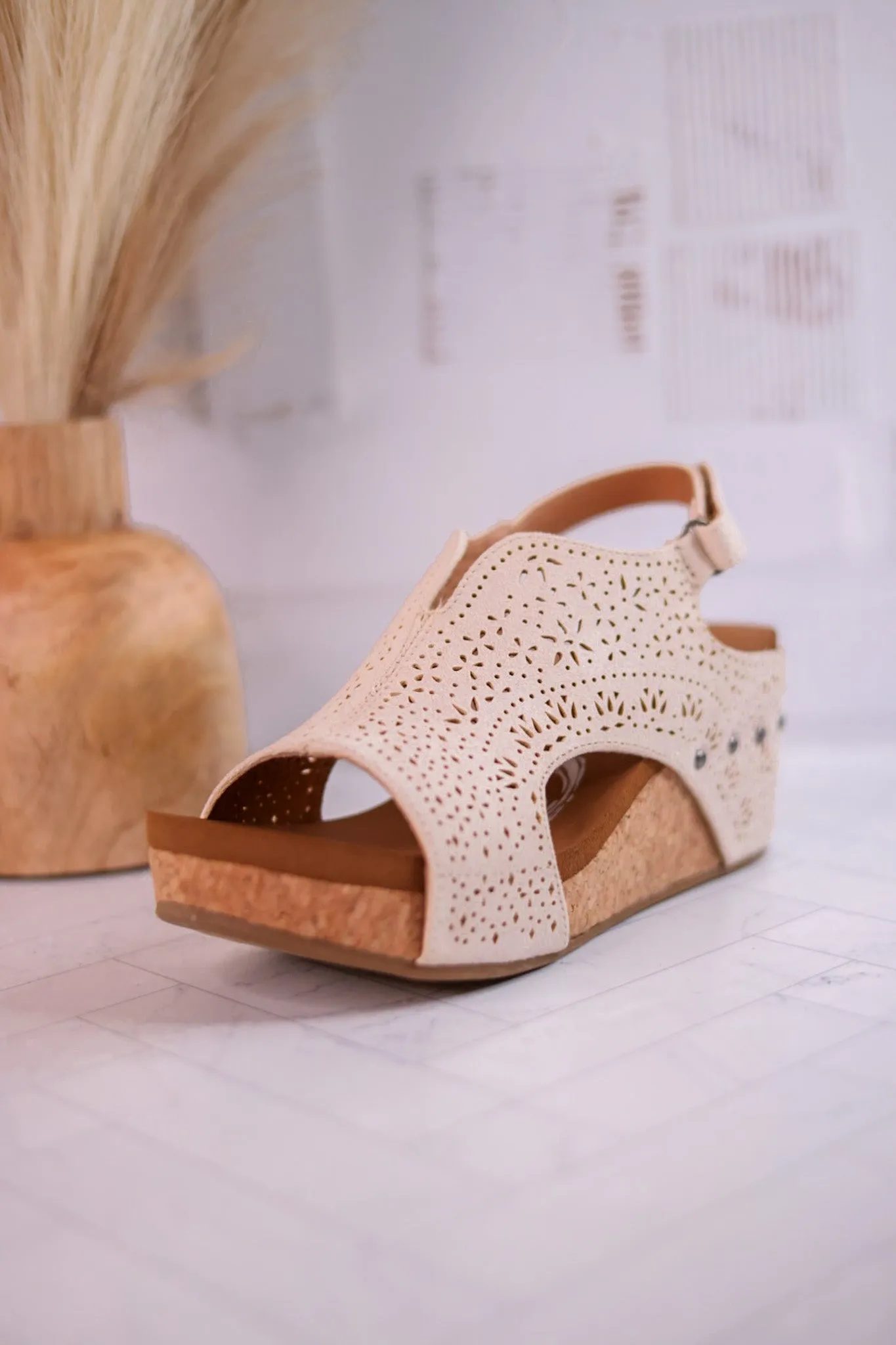 Cream Free Fly Wedges