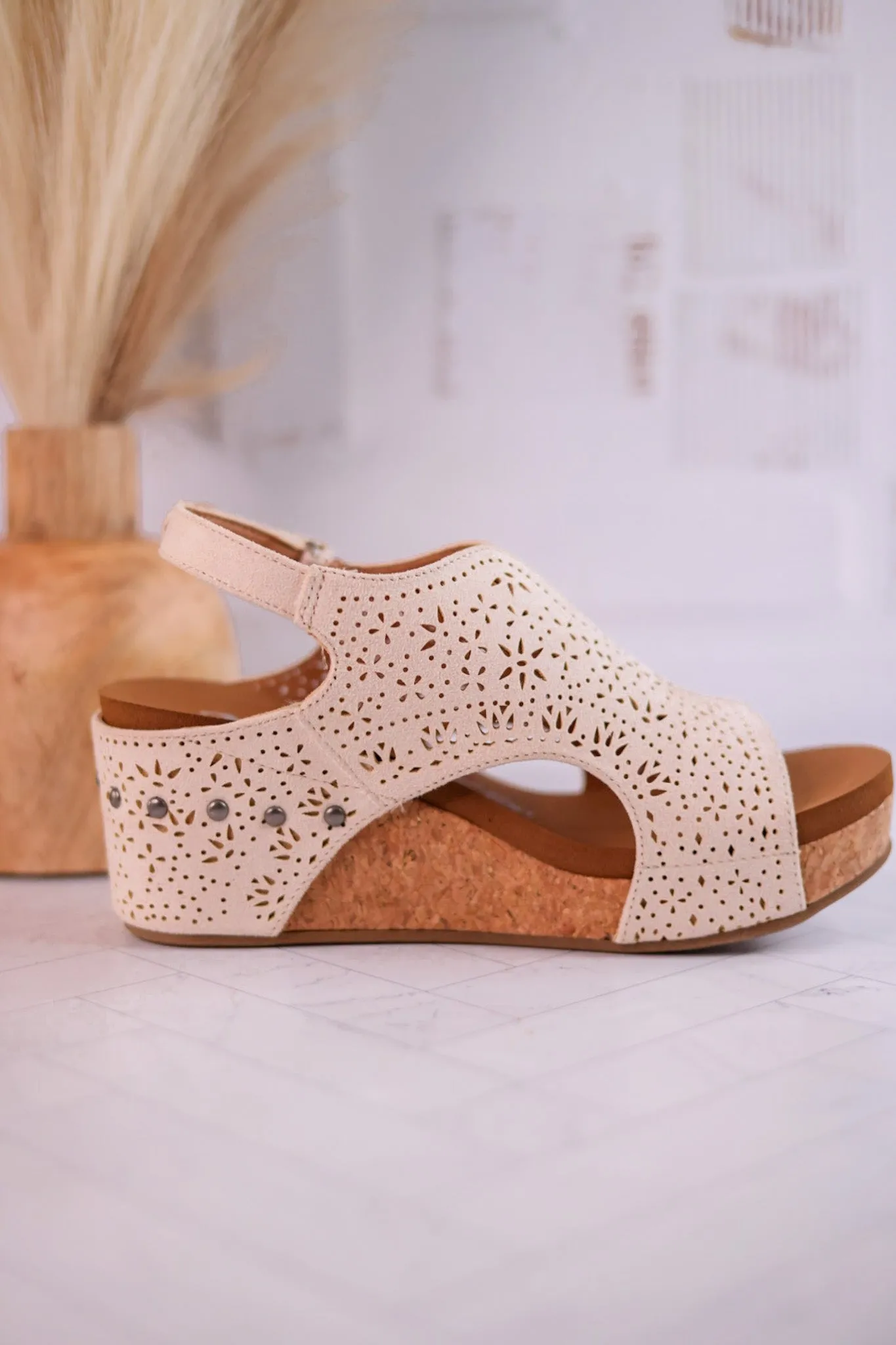 Cream Free Fly Wedges