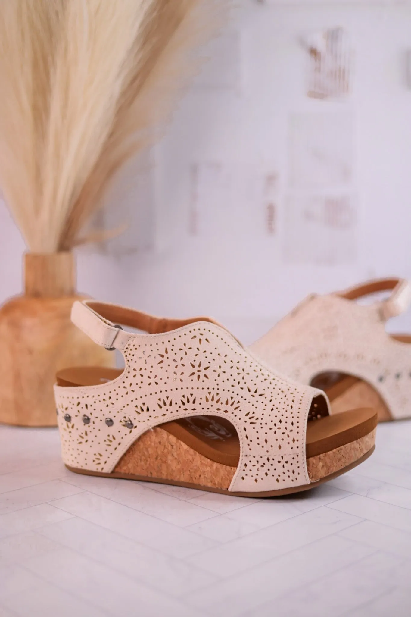 Cream Free Fly Wedges