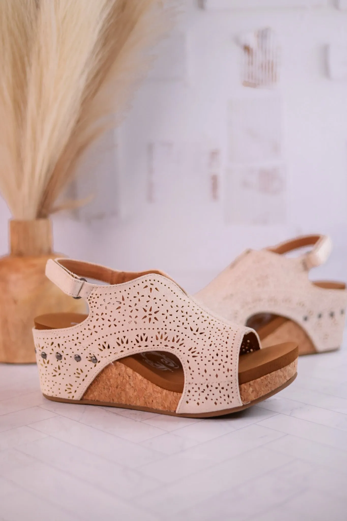 Cream Free Fly Wedges