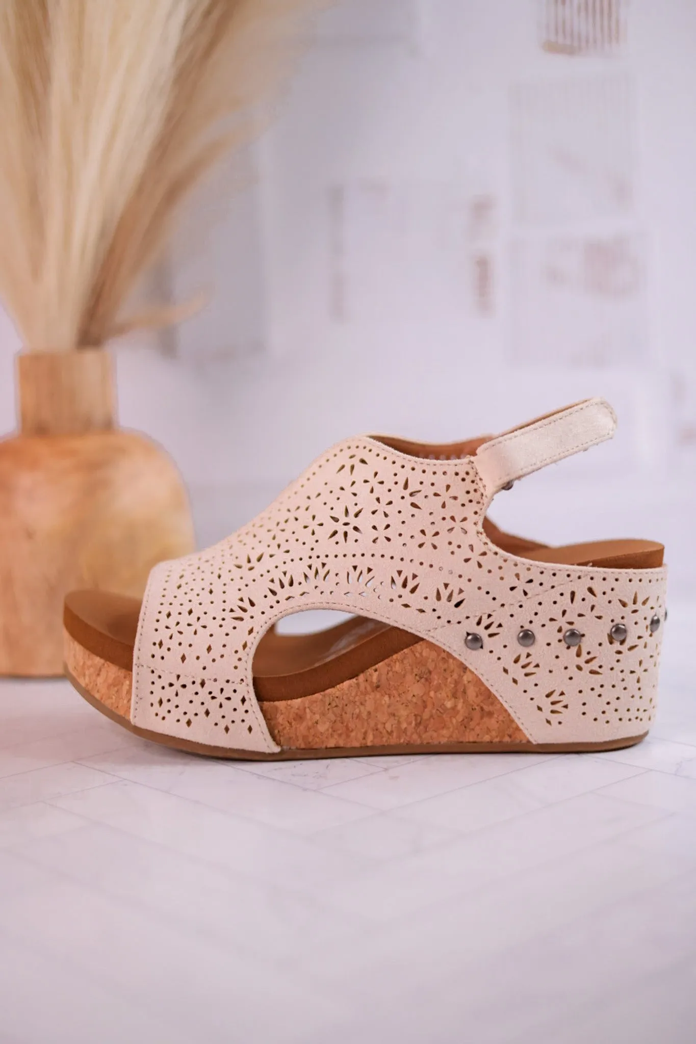 Cream Free Fly Wedges