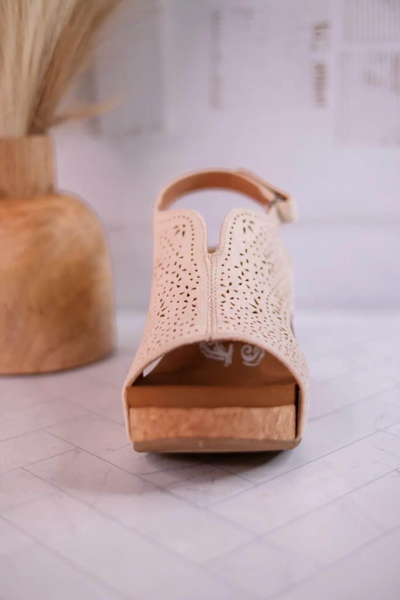 Cream Free Fly Wedges