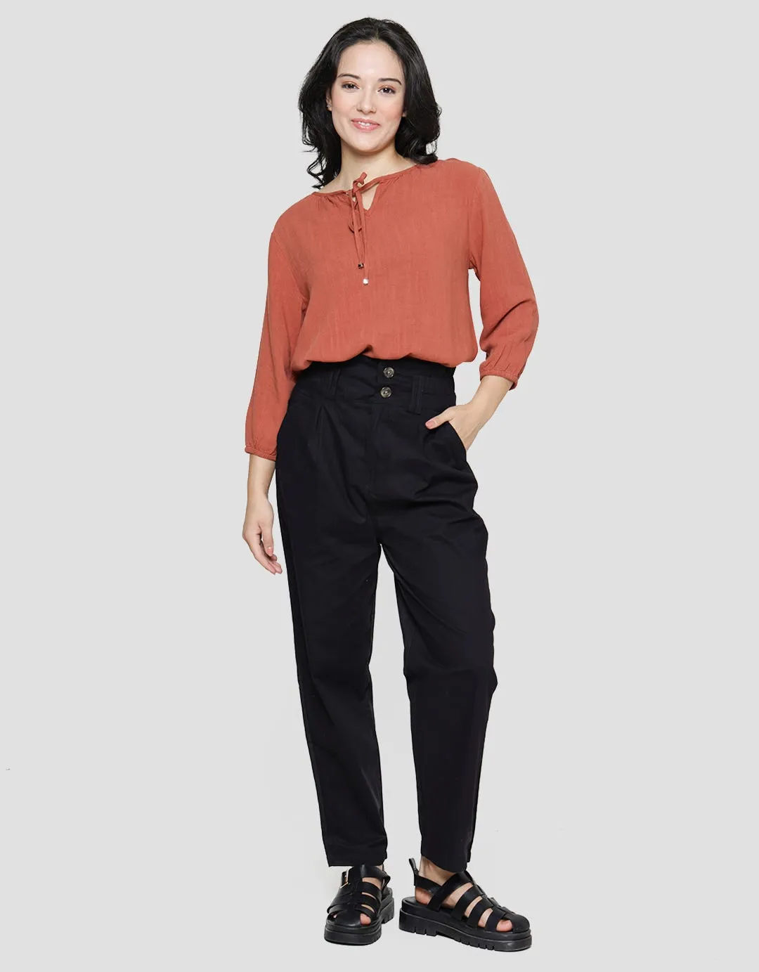 Details Celana Panjang High Waist Fit Paper Bag Wanita